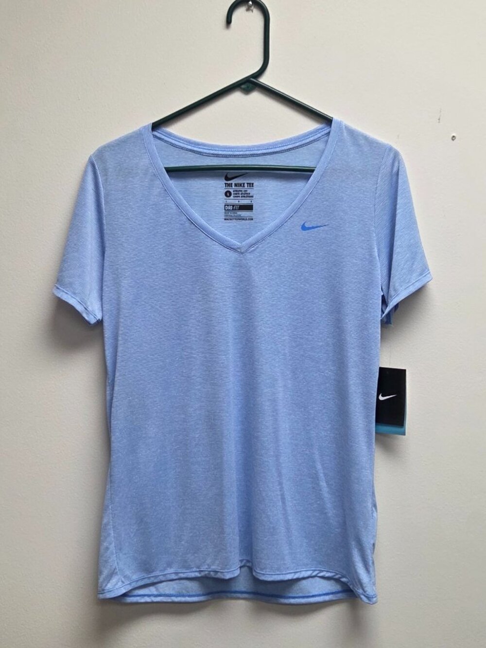 Women's Large Nike Tee – New with Tags